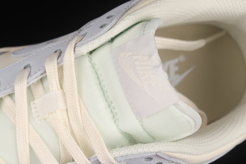 Nike SB Dunk Low Pro Rice White Light Purple